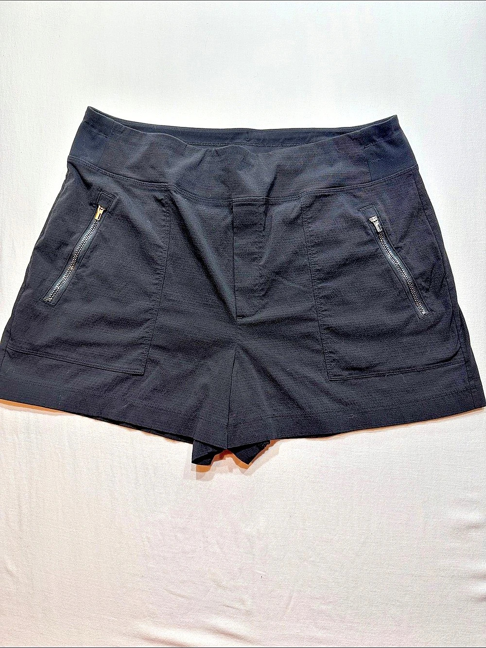 Athleta Women’s Sz 12 Black Utility Hiking Short Zip Pockets Stretch athleisure
